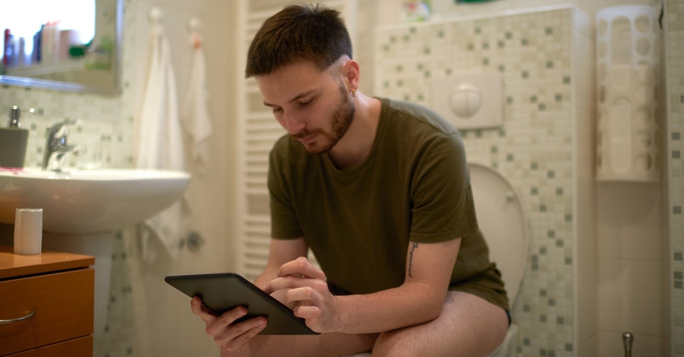 Mann geht morgens zur Toilette: Dann schwebt er plötzlich in Lebensgefahr!