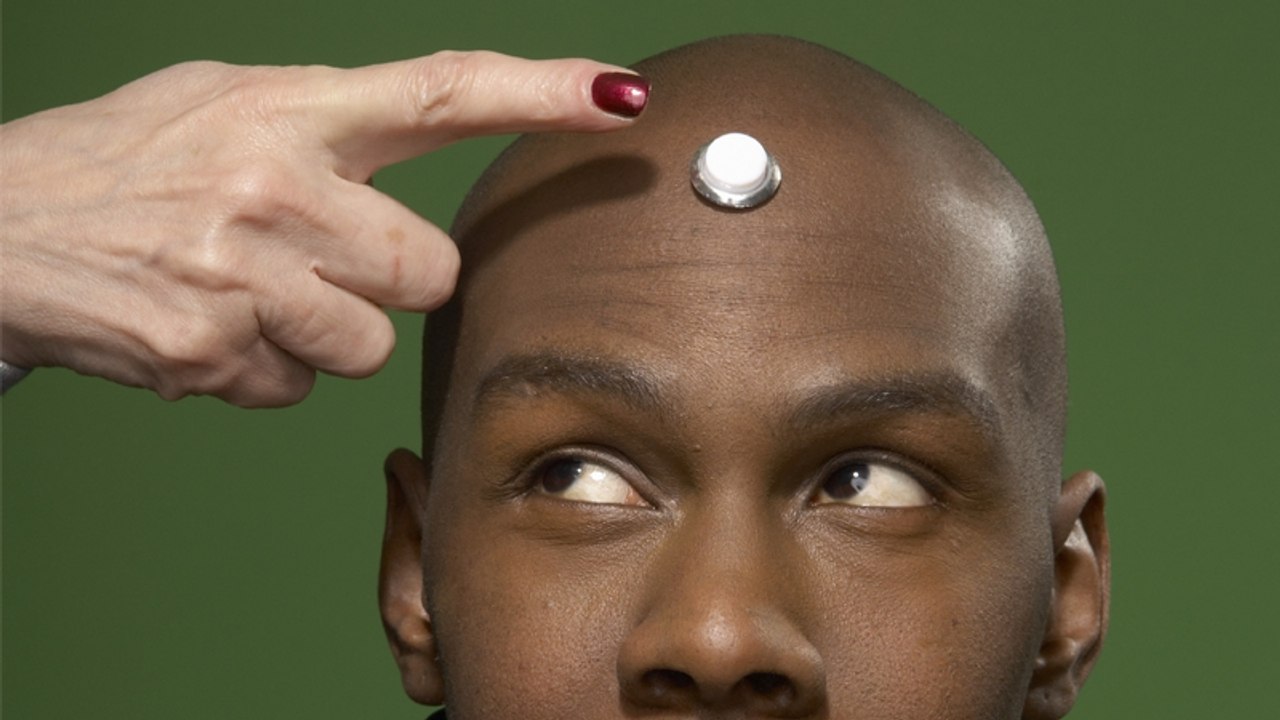 Ekelhaft oder Liebesbeweis: Das steckt dahinter, wenn ein Paar sich gegenseitig die Pickel ausdrückt