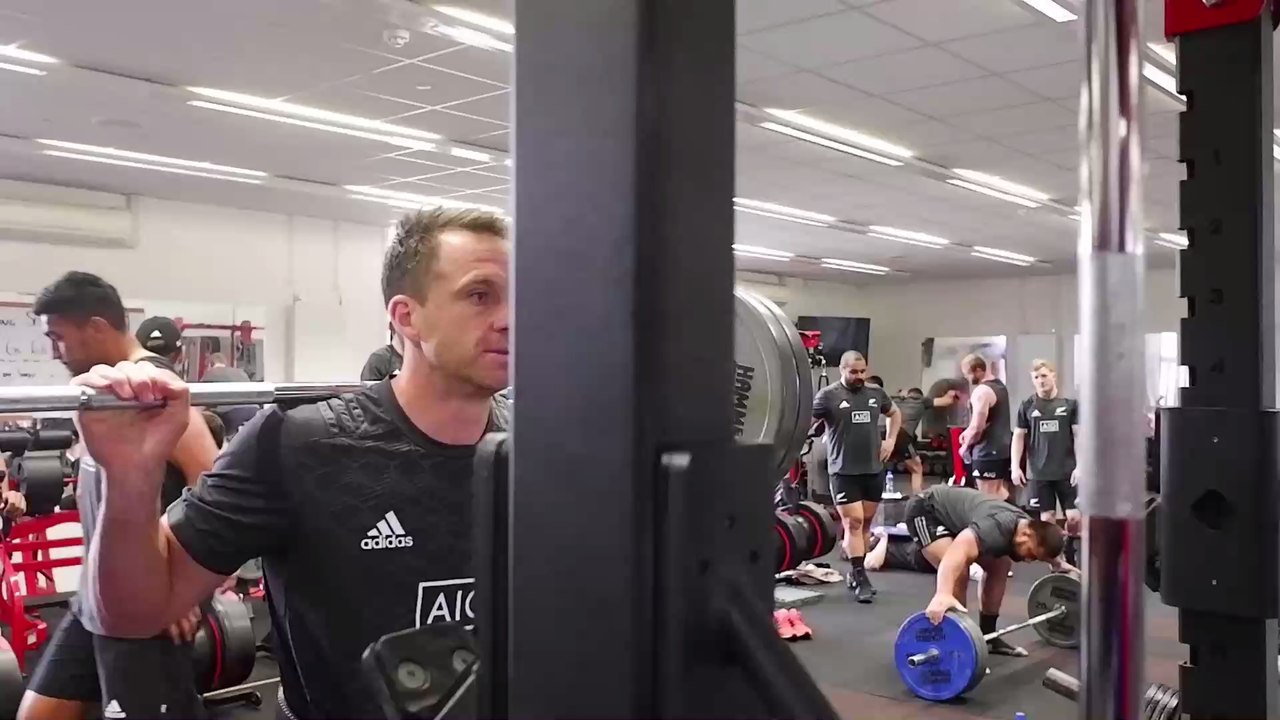 Muskeln wie ein Rugby-Spieler: So geht ihr es richtig an