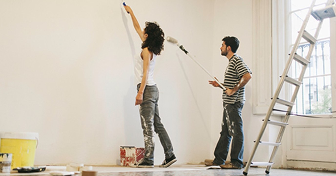 Nach 23 Jahren: Paar kann nicht fassen, was hinter der Tapete ihres Badezimmers findet