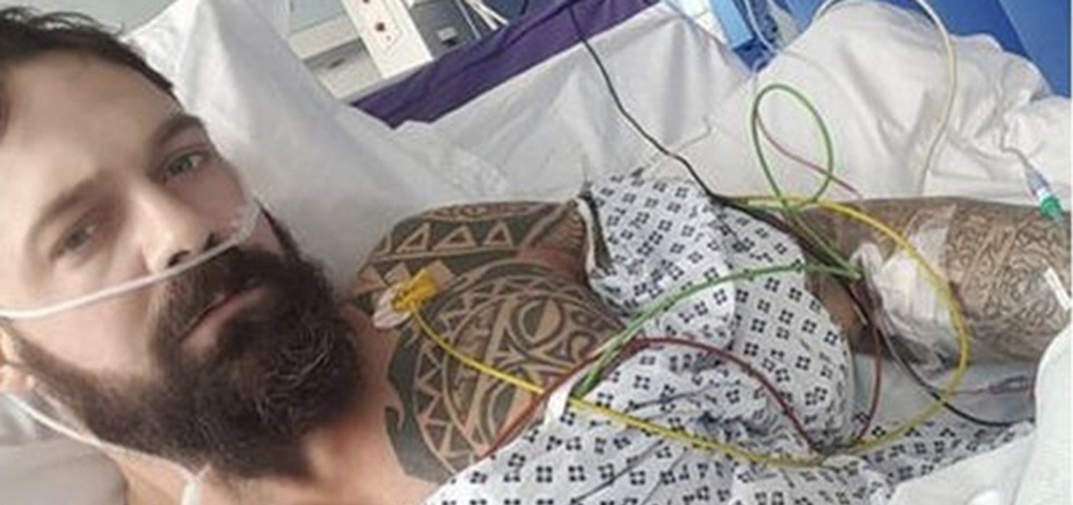 Nach strenger Eiweiß-Diät: Bodybuilder hat plötzlich einen verdrehten Darm!