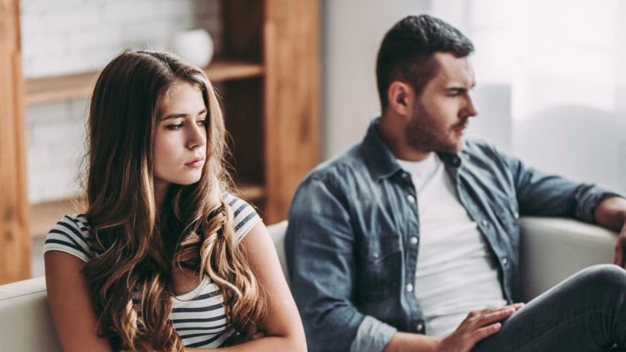 An diesen Anzeichen merkst du, dass du in deiner Beziehung leidest