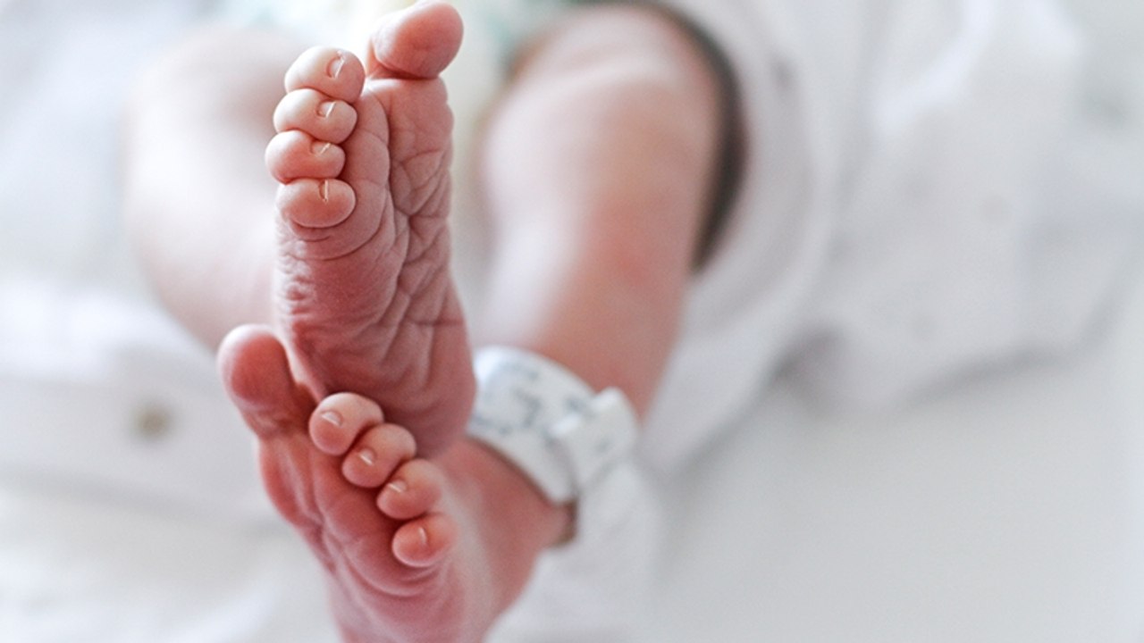 Unter gewissen Umständen kann Geburt zu Hirntumor bei Babys führen