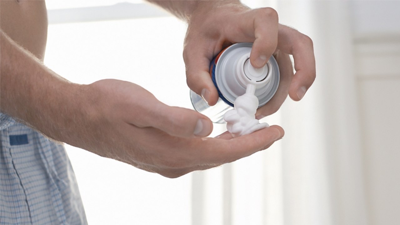 Adios Putzmittel: Mit diesen 5 Tipps brauchst du nur noch Rasierschaum für den Wohnungsputz