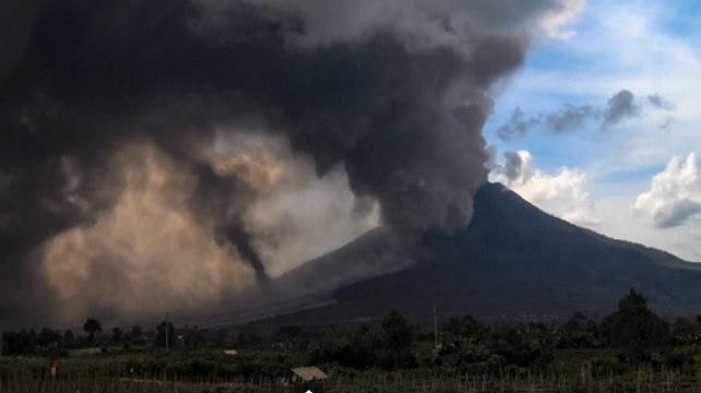 Eruption meurtrière du volcan Sinabung en Indonésie