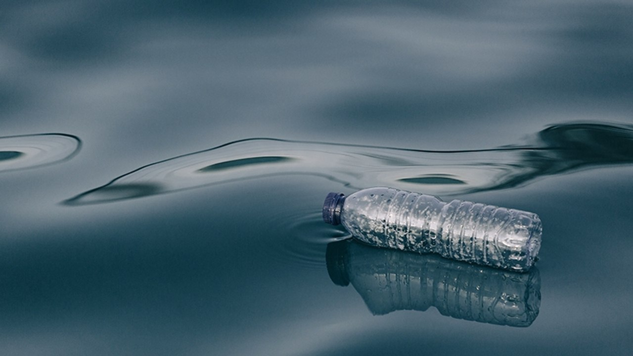 Mann verkauft Wunderwasser an Familien: Die Folgen sind erschreckend