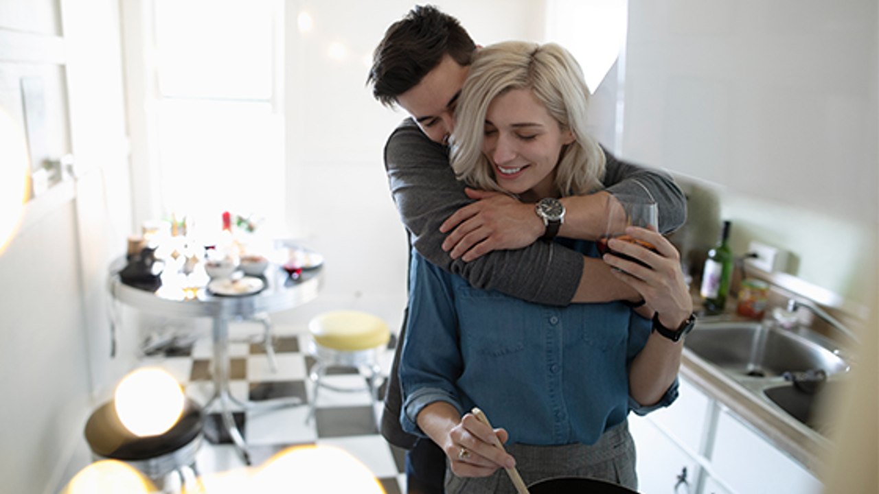 Glücklich vergeben? Dann passt auf, dass ihr nicht zunehmt!