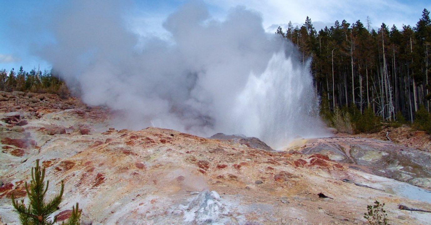 Wissenschaftler entsetzt: Geysir spuckt nach 60 Jahren etwas Unfassbares aus