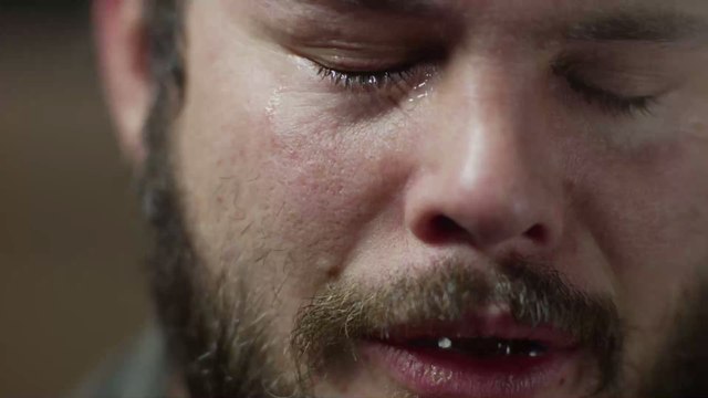 Freunde lachen über seinen Bierbauch: Dann machen Ärzte einen erschreckenden Fund