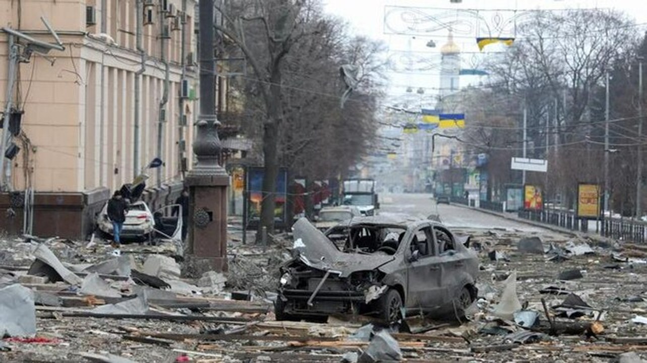 Multiple blasts rock Kyiv, haunting images of Russia-Ukraine war, Russia pick Viktor Yanukovych for Ukraine president after war, more