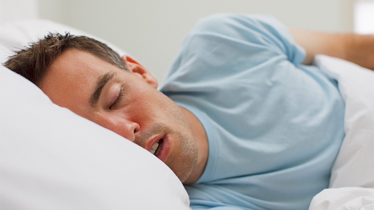 Seitenschläfer aufgepasst: Der Gesundheit zuliebe solltest du auf der linken Seite schlafen