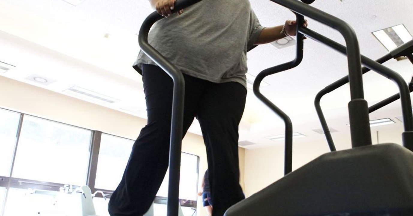 Kurvige frau wird im gym diskriminiert: dann schreitet ein zeuge ein