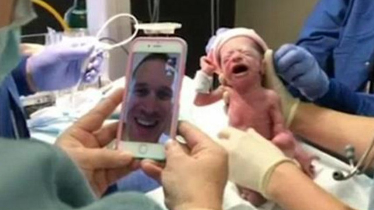 Soldat im Einsatz erlebt via FaceTime die Geburt seines Kindes live mit