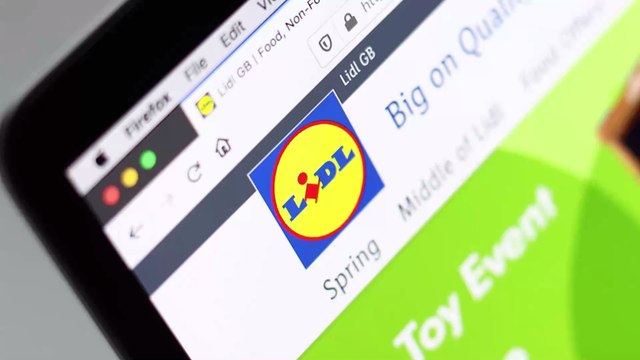 Playstation 4 : un magasin Lidl propose la console Sony à 95 euros et crée une gigantesque file d'attente