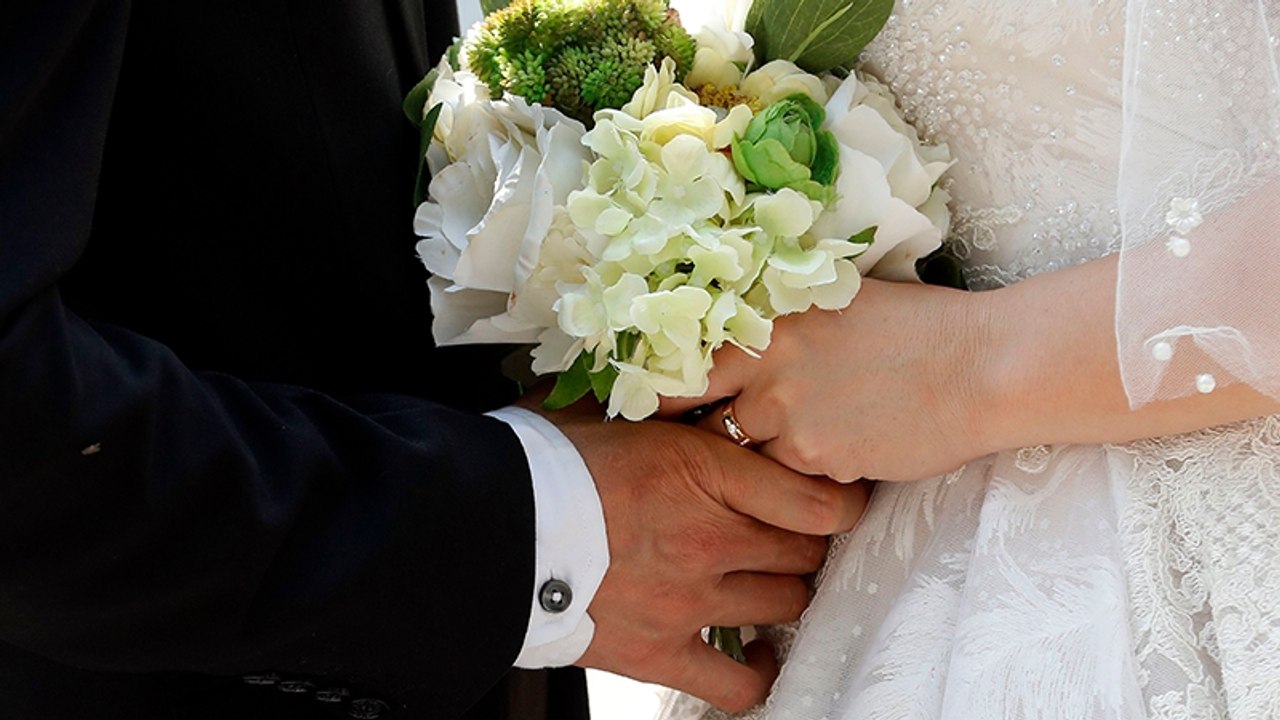 Braut gibt Bräutigam das Ja-Wort: Dann schockiert sie alle Gäste