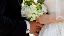 Braut gibt Bräutigam das Ja-Wort: Dann schockiert sie alle Gäste