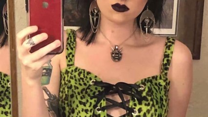 This Woman Is Offering Her Unusual Services To Couples Who Have Recently Break Up