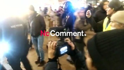 شاهد: اعتقال العشرات في روسيا خلال مظاهرات مناهضة لغزو أوكرانيا