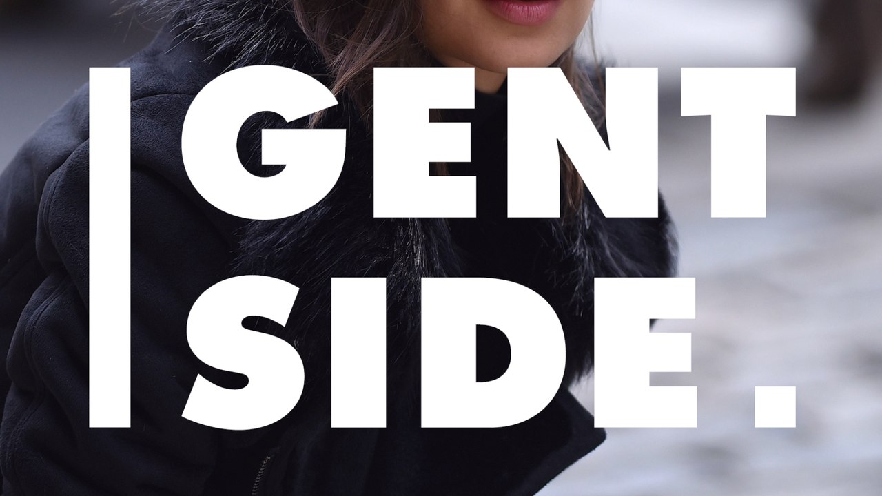 Emily Ratajkowski veröffentlicht ein Foto, auf dem sie mit nackten Brüsten posiert