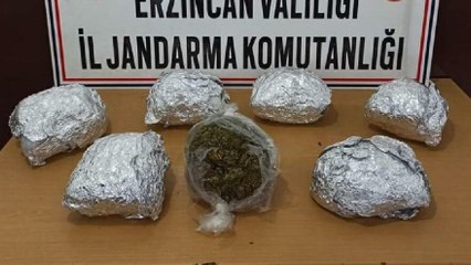 Üzerinden 4 kilo 34 gram esrar çıktı