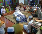Menjelang pengkebumian Allahyarham Jins Shamsuddin
