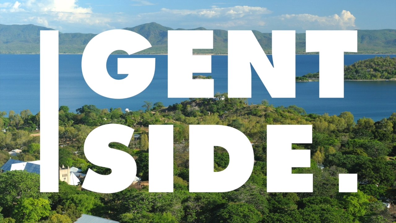 Junger Mann badet im See: Dabei kriecht ein Parasit in sein Geschlechtsteil