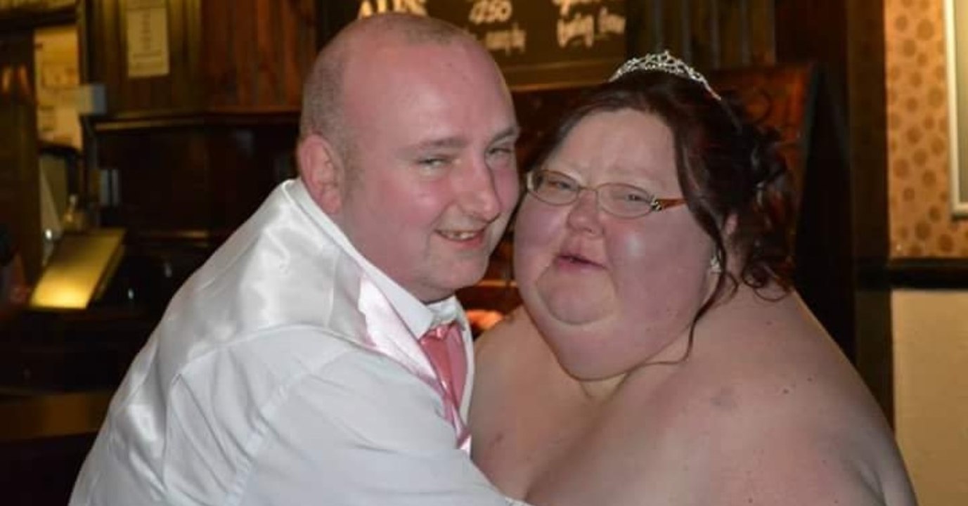 Frau sieht ihre Hochzeitsfotos und halbiert ihr Gewicht in nur 9 Monaten