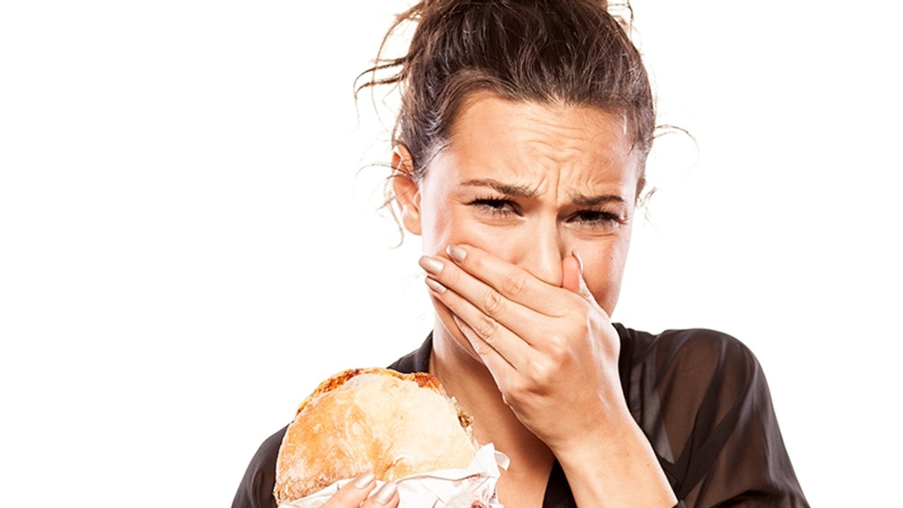 Frau bestellt Burger: Diese spezielle Zutat macht ihn einmalig, doch das Internet reagiert gnadenlos