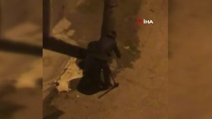 Makasla kesti, çöp kovalarını böyle çalmaya kalkıştı