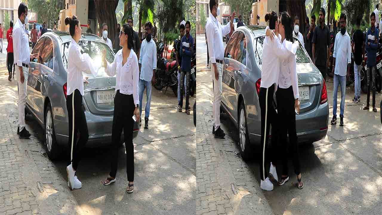 Kareena Kapoor Khan और Kajol मिली Mehboob Studios में तो हुआ ये ; Watch video | FilmiBeat