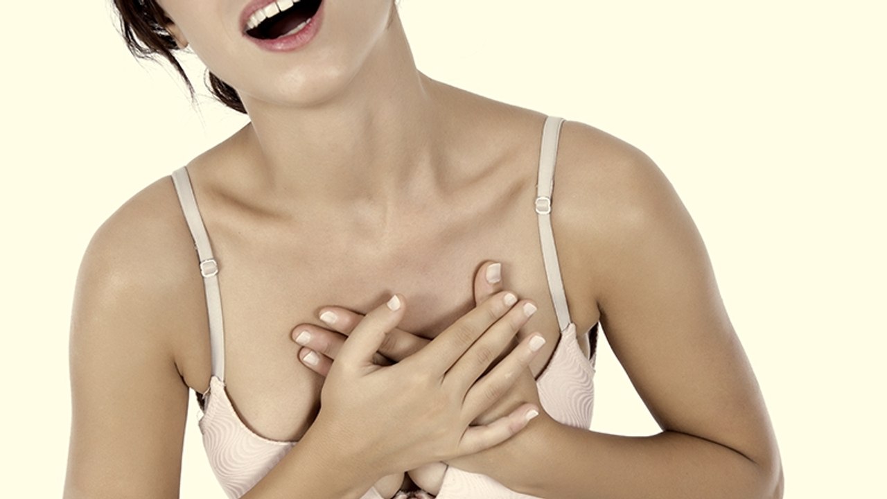 BH drückt Frau jahrelang auf die gleiche Stelle: Dann muss sie sogar operiert werden!
