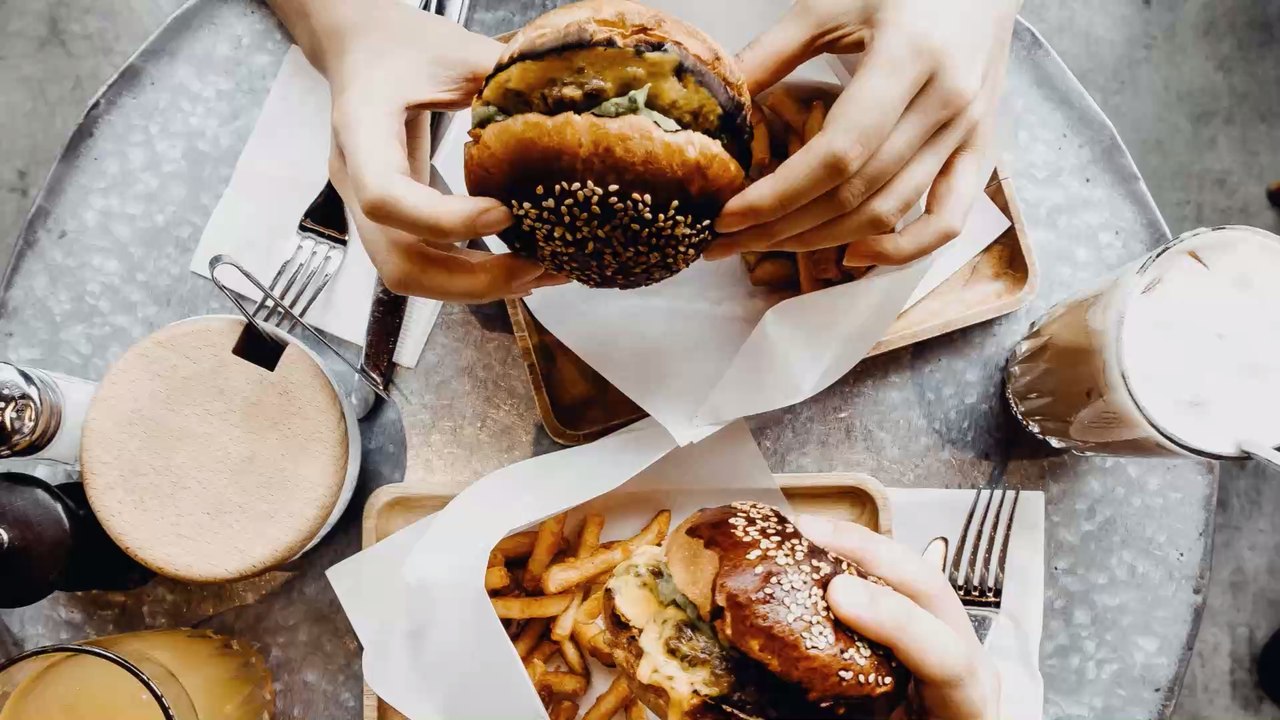 Studie bestätigt: Durch Fast Food schrumpft unser Gehirn