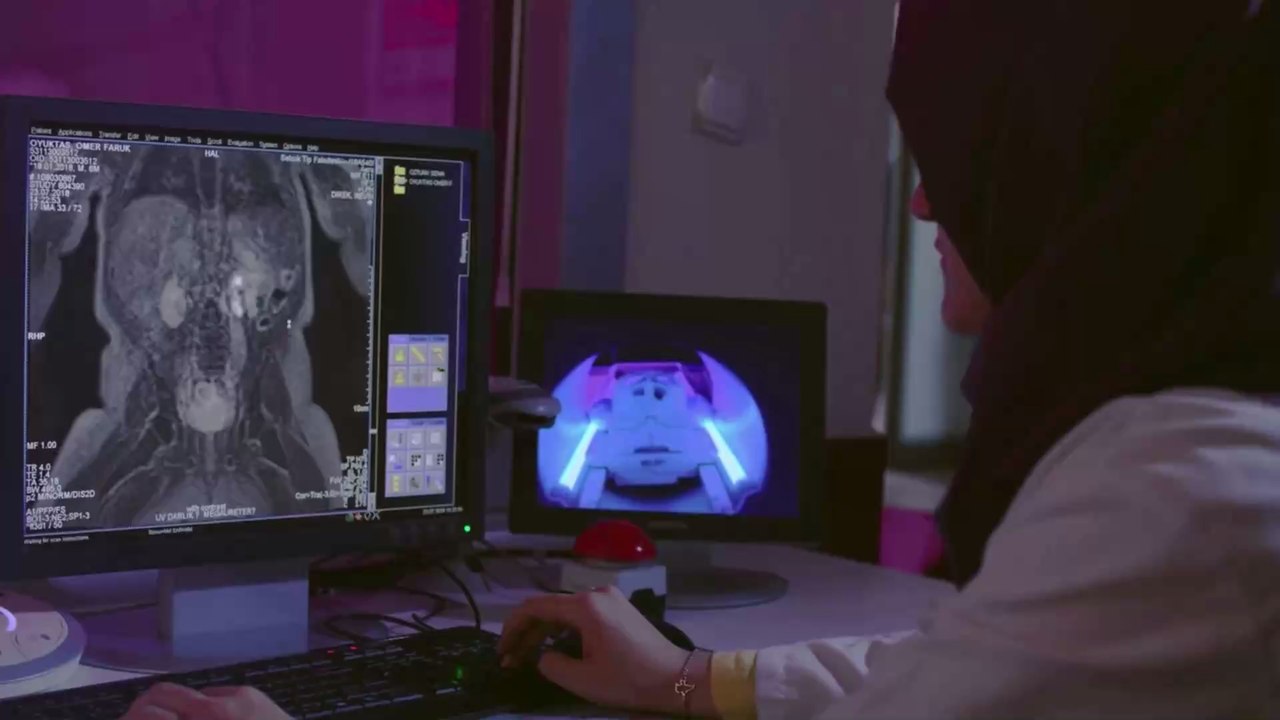 BTN-Star Jan Leyk wittert hinter dem Coronavirus eine ganze Verschwörungstheorie