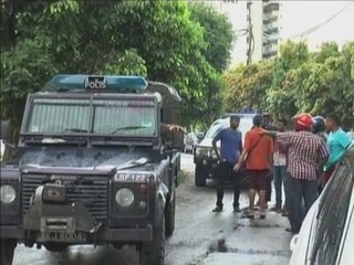 Wanita terjatuh dari bangunan