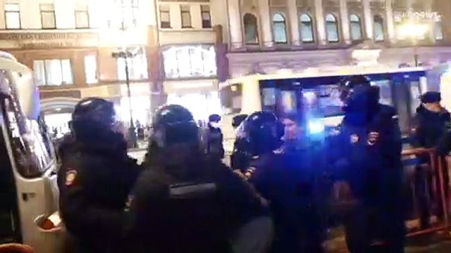 Miles de ciudadanos desafían a las autoridades rusas y protestan en contra de la invasión