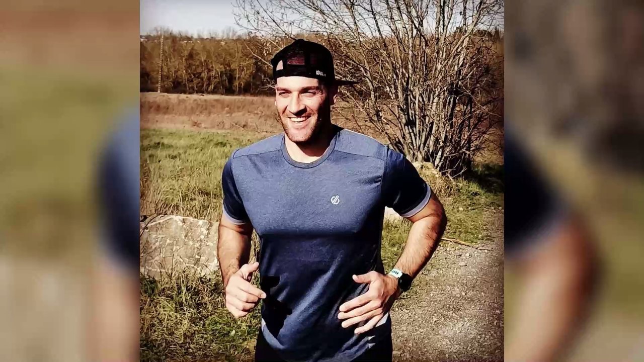 Während der Ausgangssperre läuft dieser Mann einen Marathon – auf seinem Balkon!