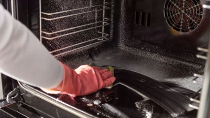 How to Quickly and Easily Clean Your Oven