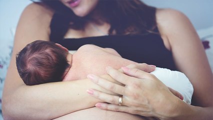 Beim Stillen durch Zufall entdeckt: Mutter teilt Geheimnis gegen Dehnungsstreifen