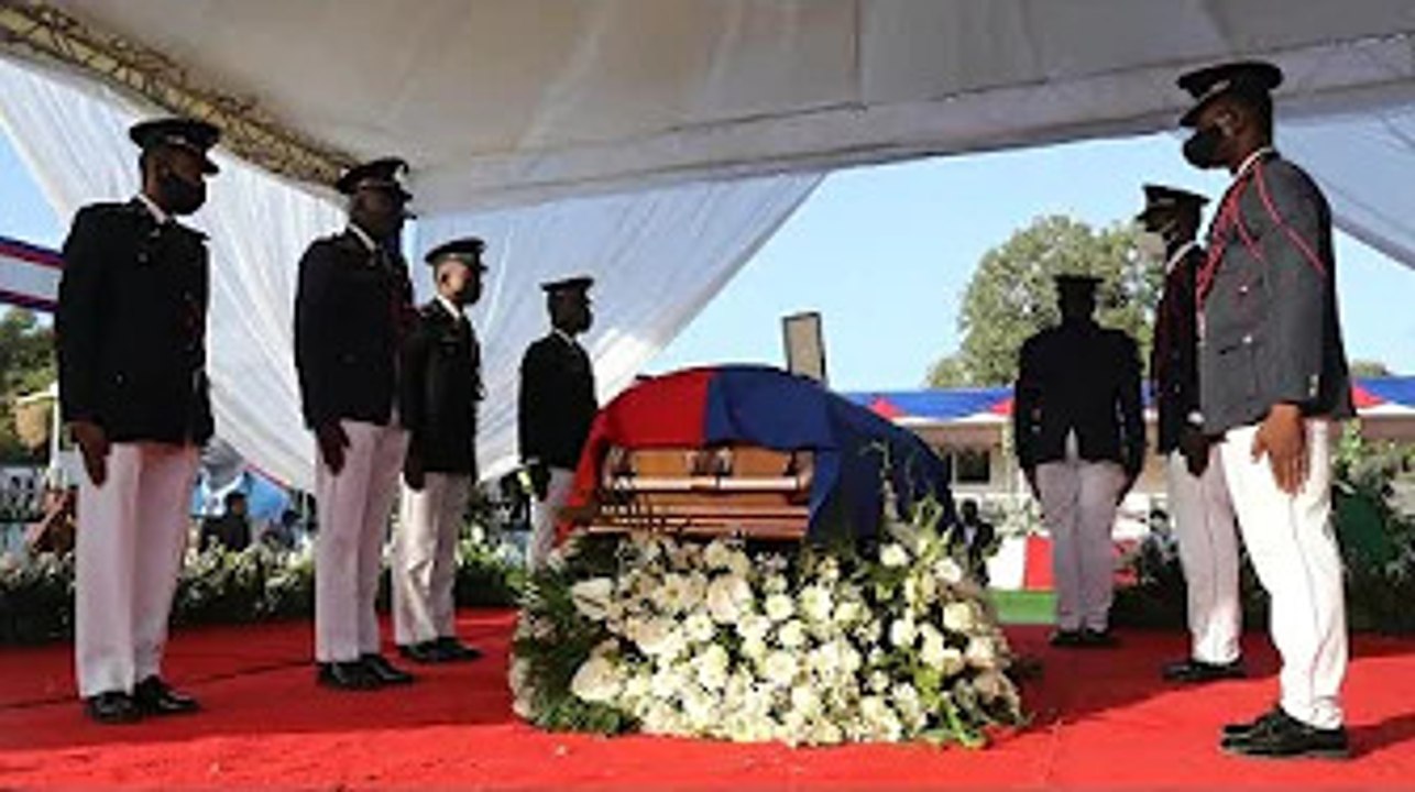 Haïti: début des funérailles nationales, Les haïtiens enterre leur président.