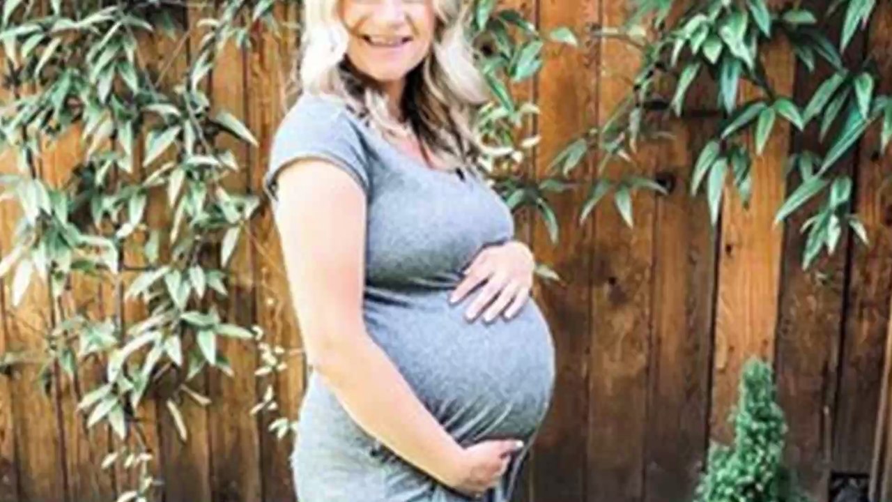 Mother Reunites With Her Newborn Baby After Giving Birth in a Coma With Coronavirus