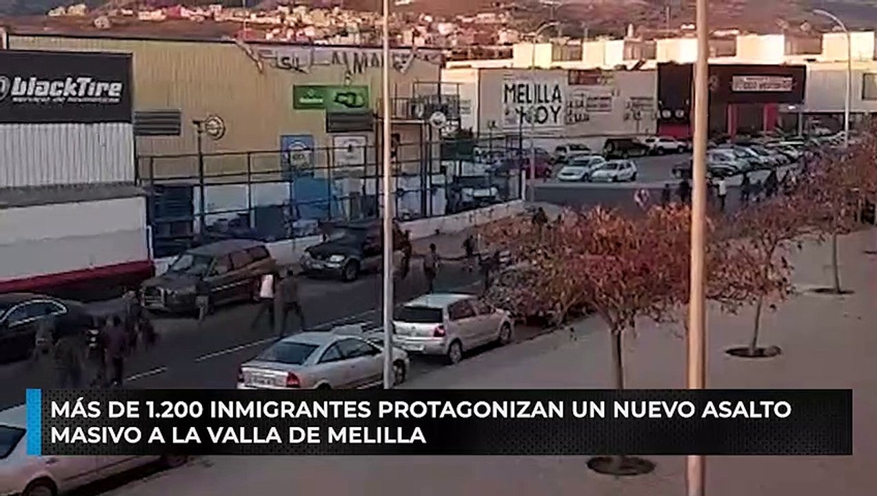 Al menos un millar de inmigrantes protagonizan un nuevo asalto masivo a la valla de Melilla