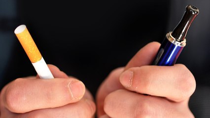 Cigarette électronique : vapoter présente-t-il vraiment moins de dangers que fumer ?