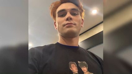 KJ Apa: "Riverdale"-Schauspieler hat riesigen Metallsplitter im Auge