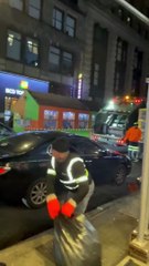 Nova-iorquino torna-se viral por atirar sacos do lixo à Steph Curry