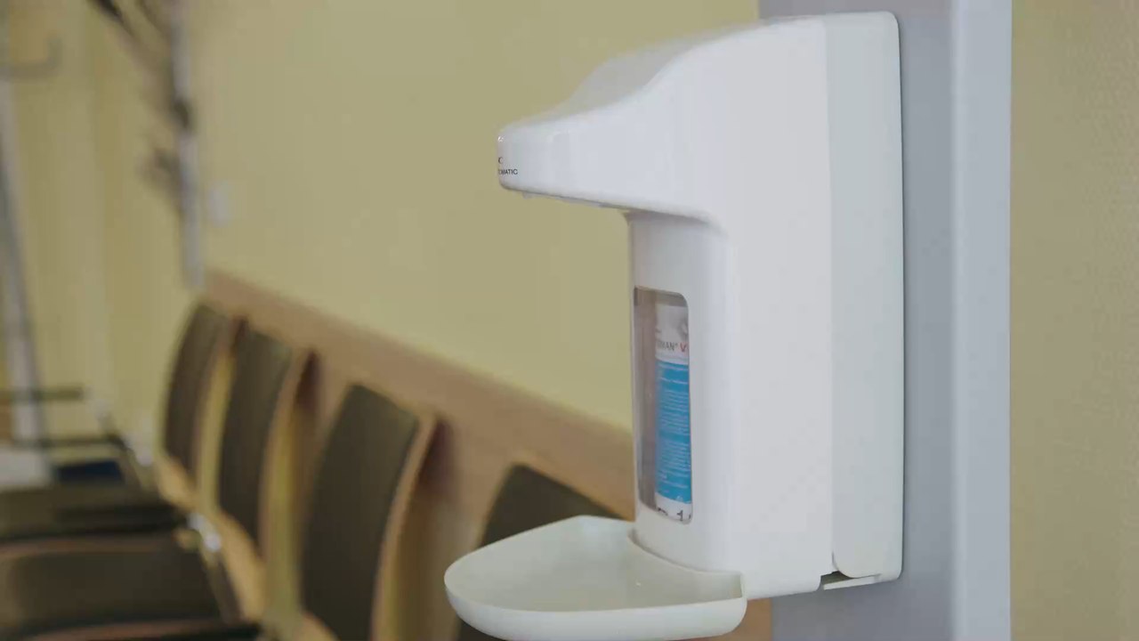 Frau benutzt unbedacht Desinfektionsgel: Dann hat sie Verbrennungen dritten Grades im Gesicht!