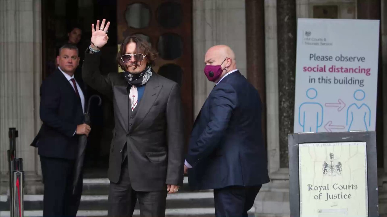 Rosenkrieg vor Gericht: Johnny Depp enthüllt, warum er Scheidung von Amber Heard wollte