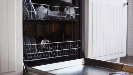 This deep cleaning hack will put you off using wooden spoons forever