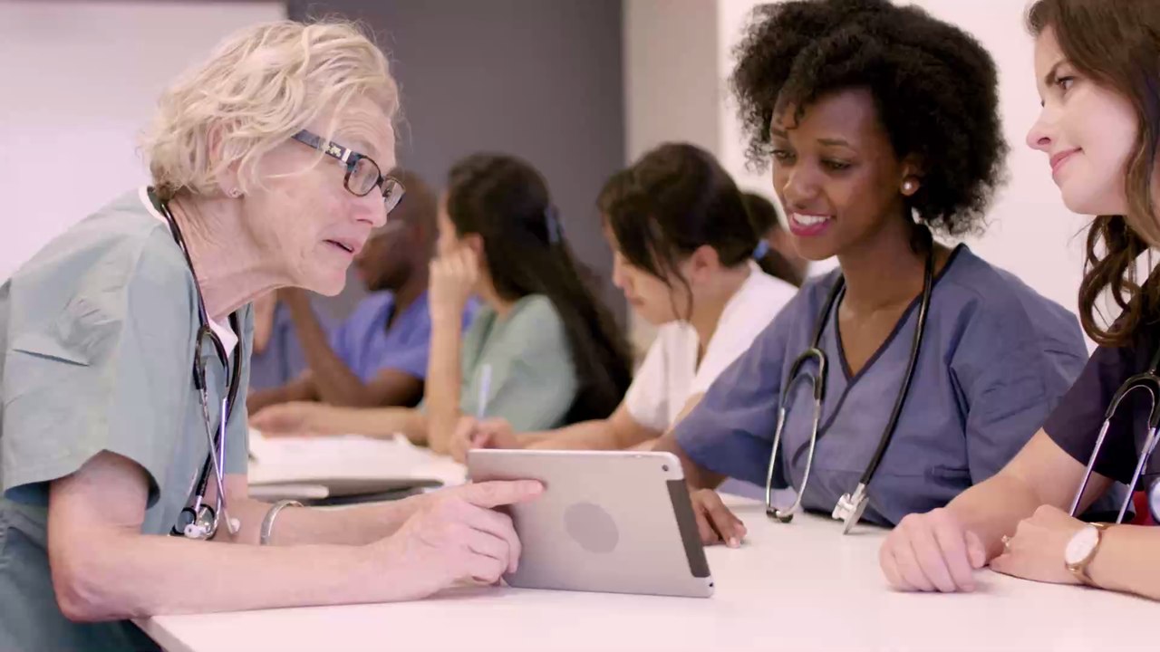 Lebenswichtig: Darum solltest du deine Stirnfalten immer im Auge behalten