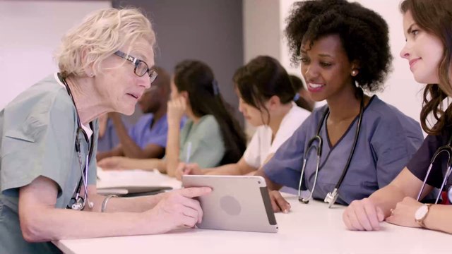 Lebenswichtig: Darum solltest du deine Stirnfalten immer im Auge behalten