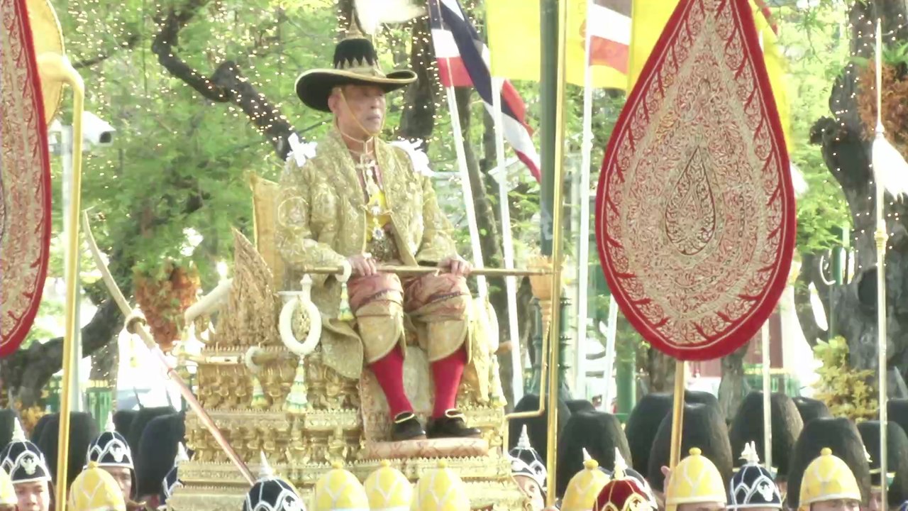 Einlieferung in die Notaufnahme: Corona-Drama beim König von Thailand